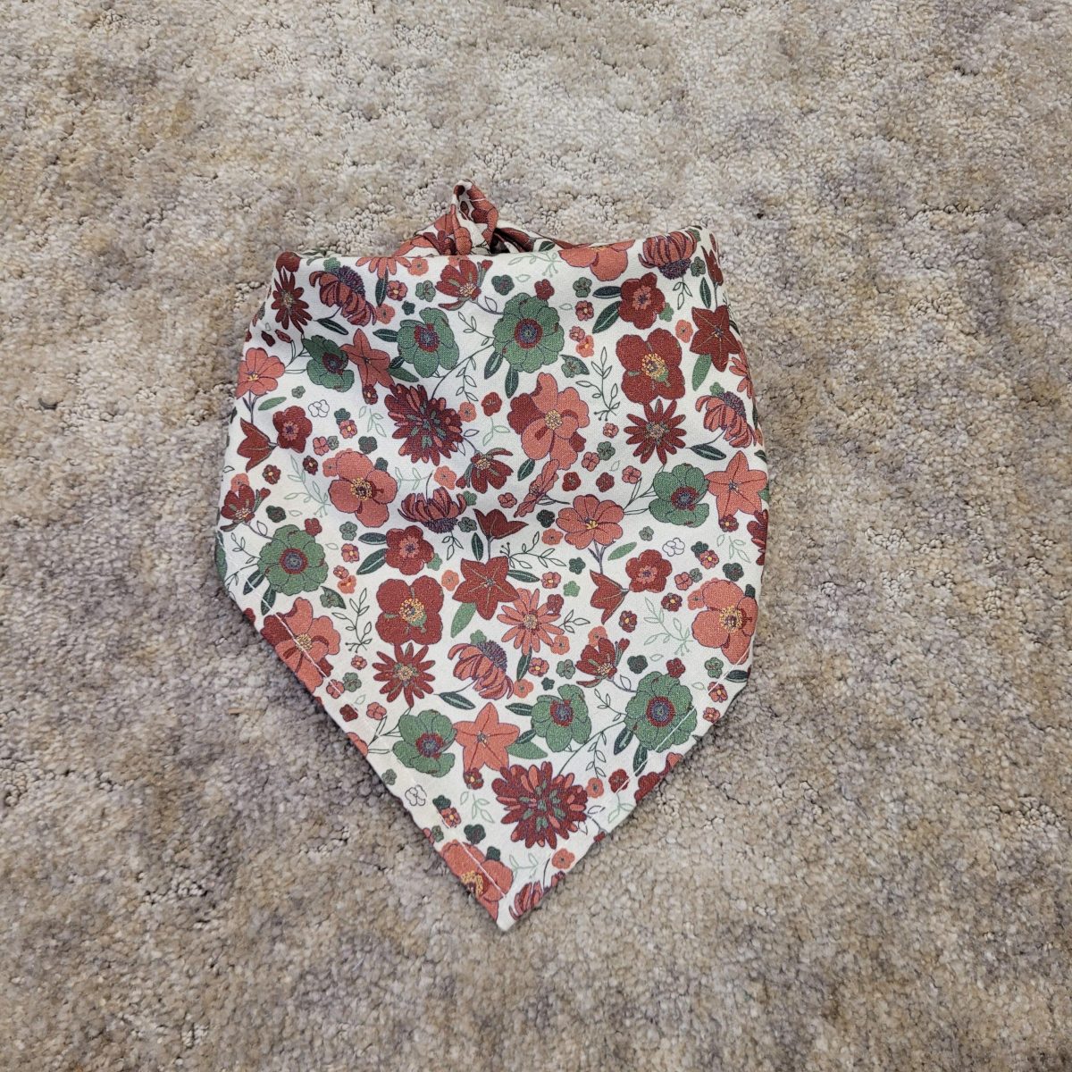 AW25 PAÑUELO FLOR CRUDO